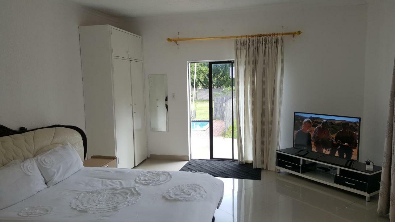 Simbasun Cottages Midrand Exterior photo